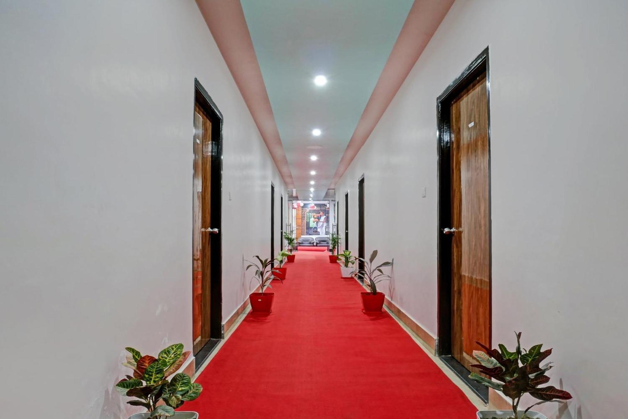 Hotel Townhouse Navneeta Grand Kakarmatha Exterior foto
