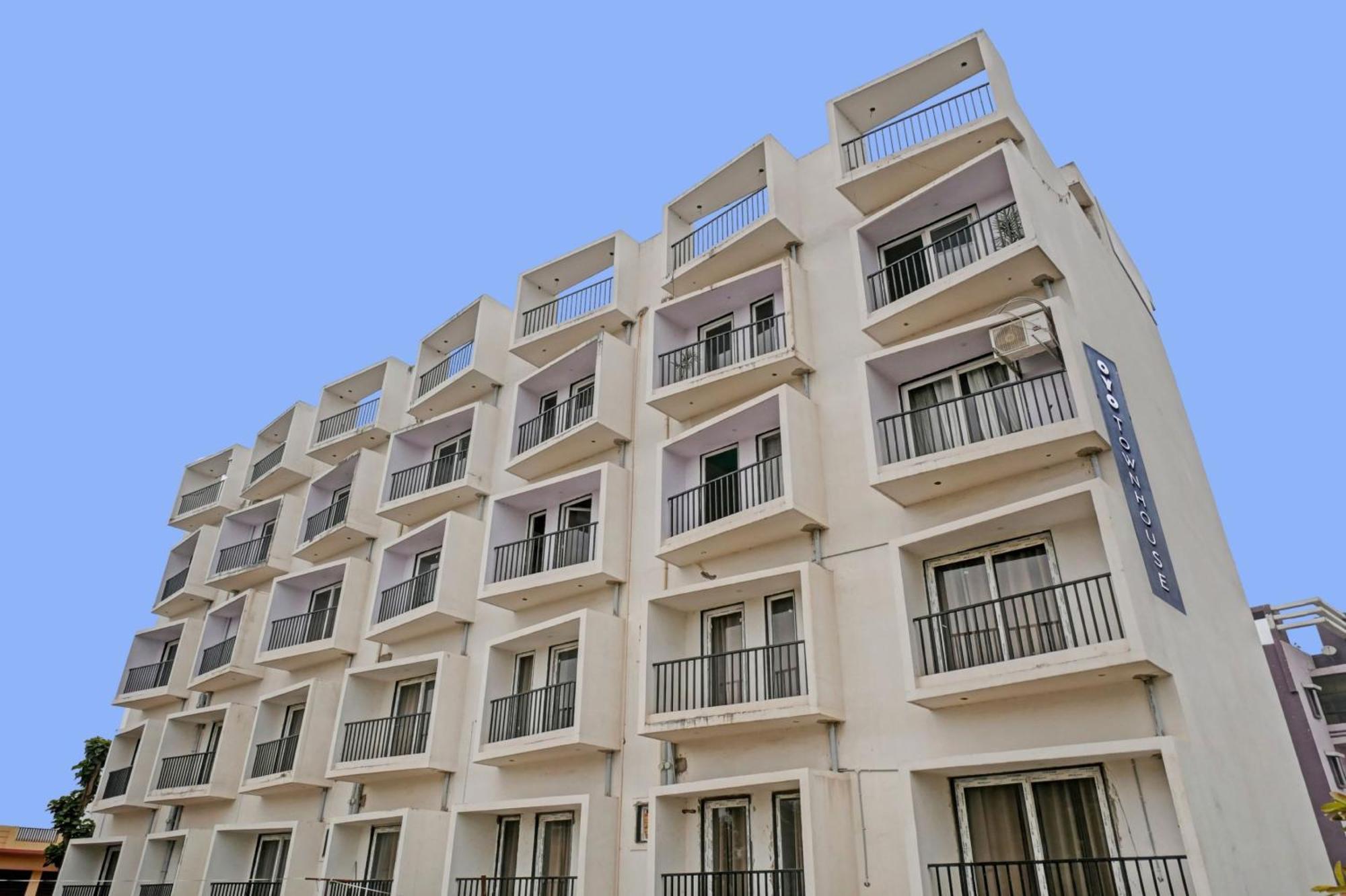 Hotel Townhouse Navneeta Grand Kakarmatha Exterior foto