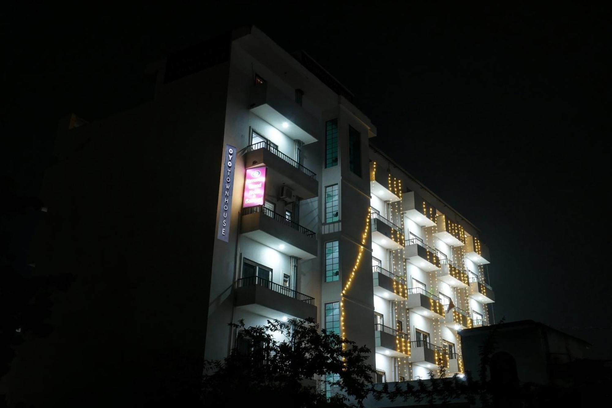 Hotel Townhouse Navneeta Grand Kakarmatha Exterior foto